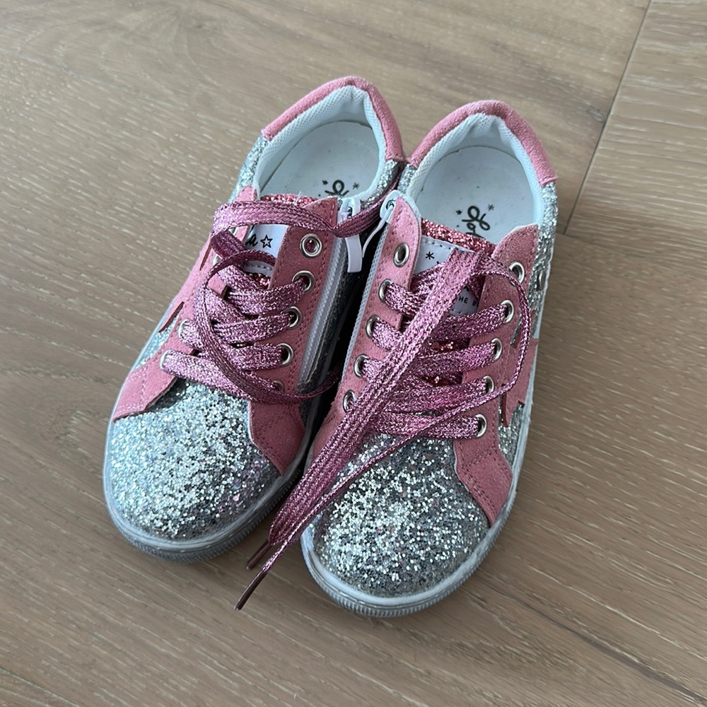 Girls sneakers
